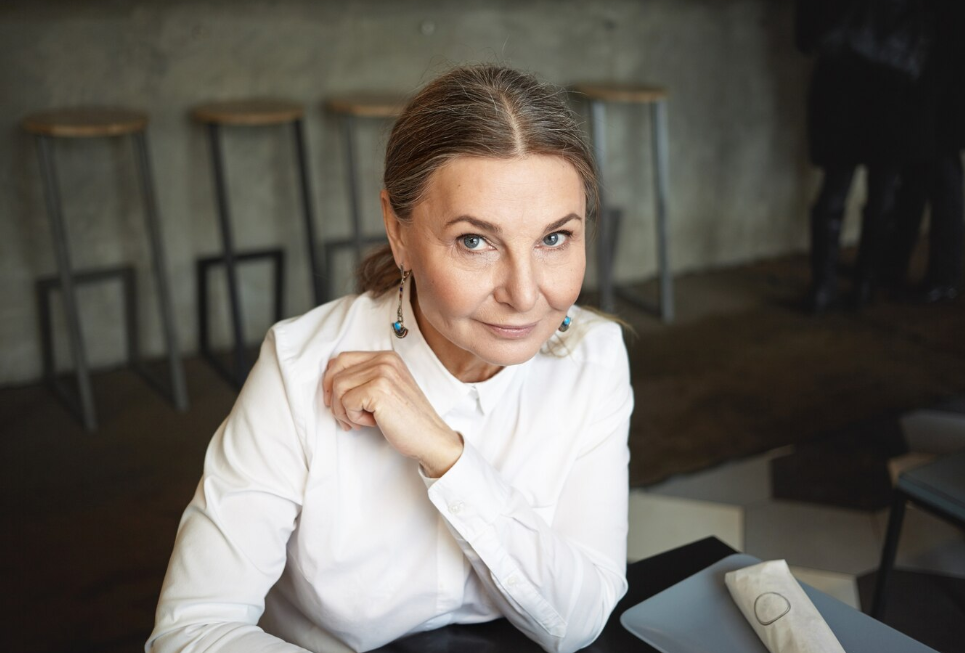 gros plan femme cheffe d'entreprise